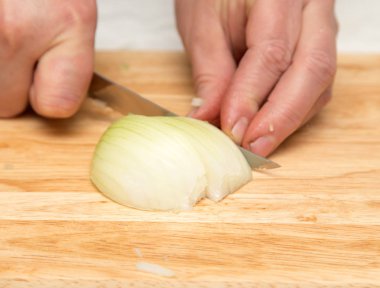Cook soğan doğranmış tahta