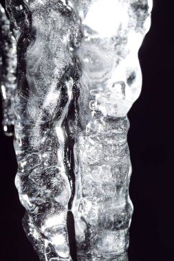 Icicle'ı siyah zemin