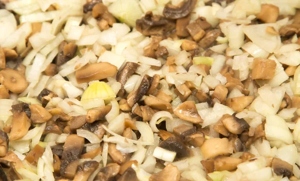 Champignons gebakken in een pan — Stockfoto