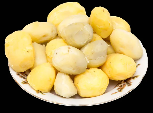 Gekookte aardappelen op een zwarte achtergrond — Stockfoto