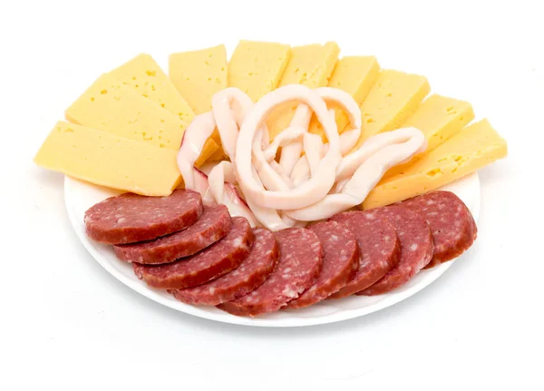 Колбаса и сыр на белом фоне — стоковое фото
