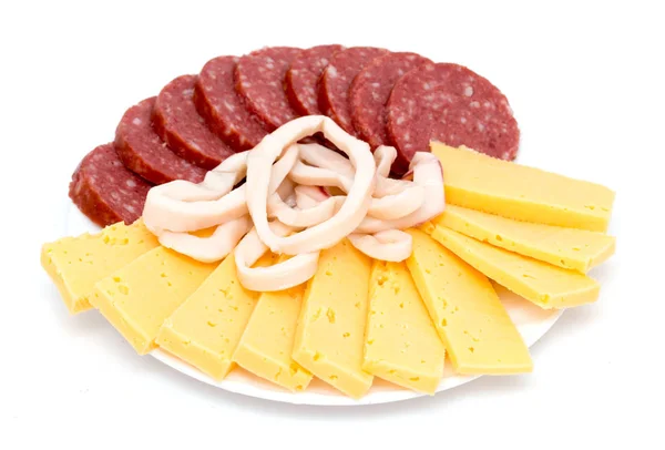 Embutidos y queso sobre fondo blanco —  Fotos de Stock