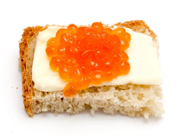 Rote Kaviar-Sandwiches auf weißem Hintergrund — Stockfoto