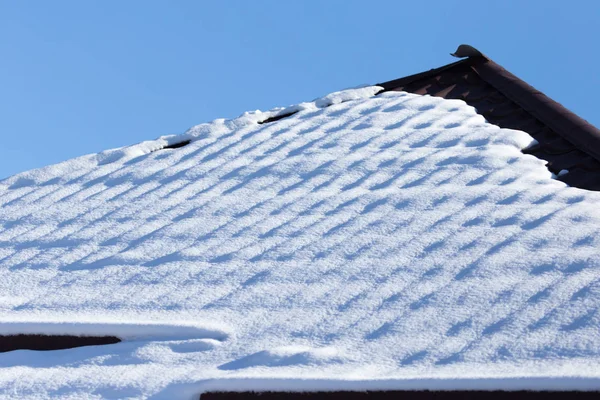 Sneeuw op het dak — Stockfoto
