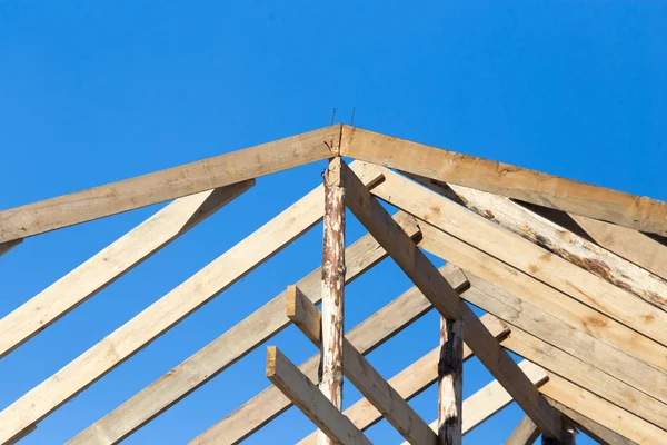 建設現場の木製の屋根フレーム — ストック写真