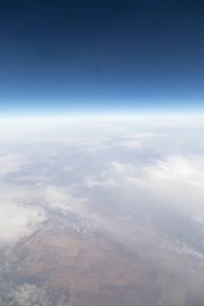 Ουρανό με θέα σύννεφα από το αεροπλάνο — Φωτογραφία Αρχείου