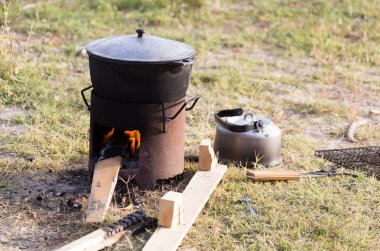 açık havada yemek çorba