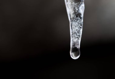 Icicle'ı siyah zemin