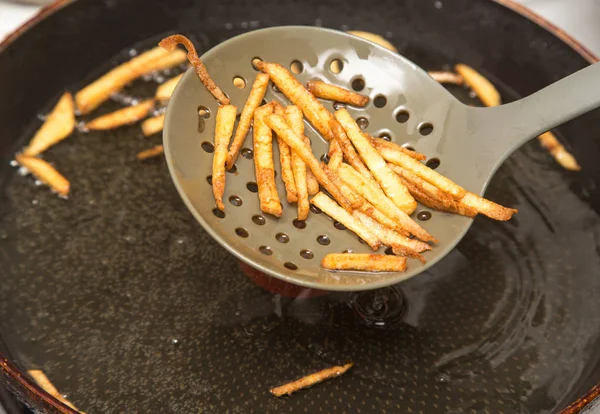 Cooking potato fries in oil — Stock Photo, Image