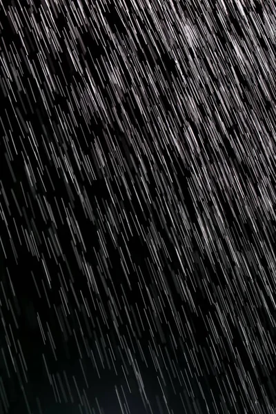 Pluie sur fond noir — Photo