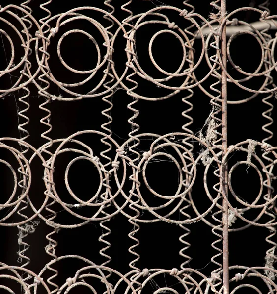 Rostig metall staket som bakgrund — Stockfoto