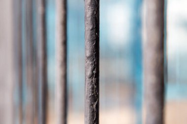 paslı metal çit bir zemin olarak