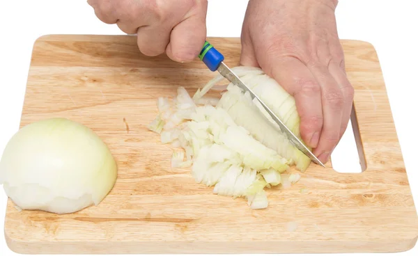 Cuocere la cipolla tagliata su una tavola su sfondo bianco — Foto Stock