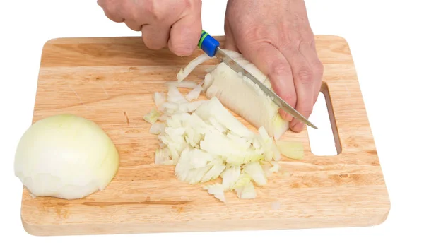 Cuocere la cipolla tagliata su una tavola su sfondo bianco — Foto Stock