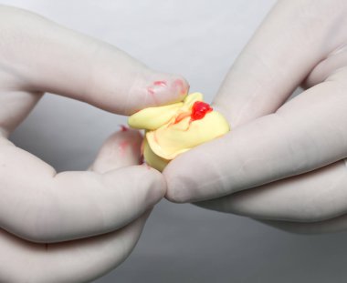 Doktor plastik protez diş hekimliği yapıyor