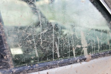 cam araba üzerinde kir