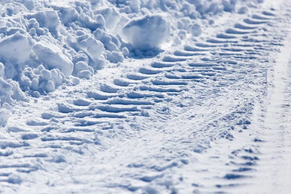Spur des Autos im Schnee als Hintergrund — Stockfoto