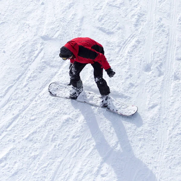 Adam kışın snowboard — Stok fotoğraf