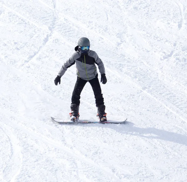Man snowboarden in de winter — Stockfoto