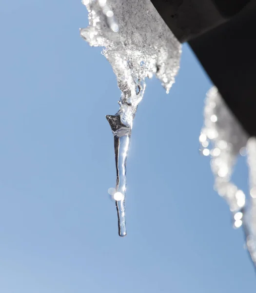 Icicles from the roof of the house — Stock Photo, Image