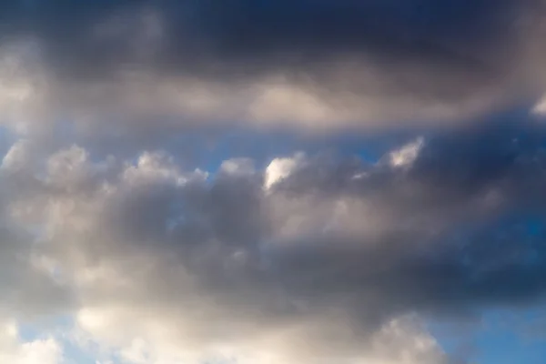 Awan di langit saat matahari terbenam — Stok Foto