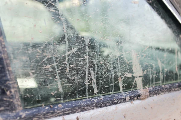 cam araba üzerinde kir