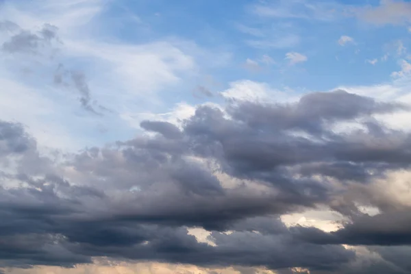 Awan Indah Melawan Langit Biru Taman Alam — Stok Foto