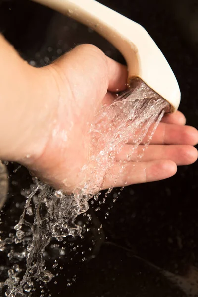 Água Chuveiro Sua Mão — Fotografia de Stock