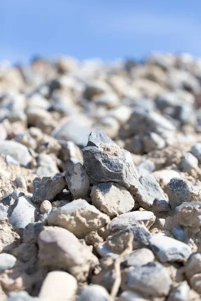 Stenen Natuur Een Achtergrond Van Blauwe Lucht — Stockfoto