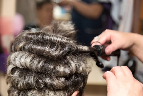 Linda Håret Curling Skönhetssalong — Stockfoto