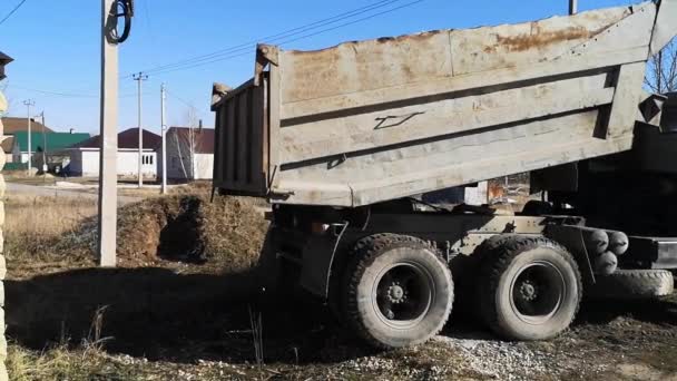 Imagens Caminhão Descarregando Areia Paisagem Rural — Vídeo de Stock