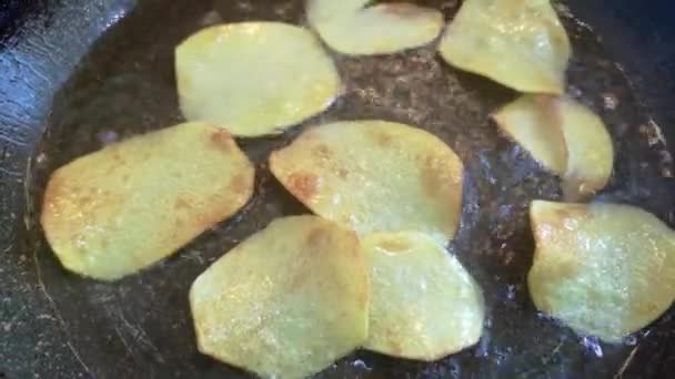 Imagens Close Batatas Fritas Caseiras Fritas Panela Com Óleo — Vídeo de Stock