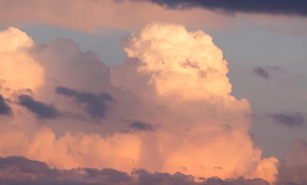 Awan Indah Langit Latar Belakang Matahari Terbenam — Stok Foto