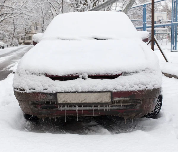 Schnee Auf Dem Auto Winter Auf Der Natur — Stockfoto