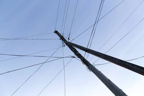 Säule Mit Elektrischen Kabeln Morgengrauen Park Der Natur — Stockfoto