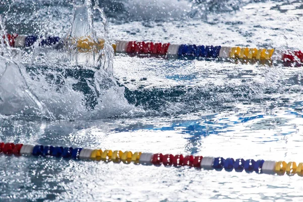 Splashes People Dives Pool — Stock Photo, Image