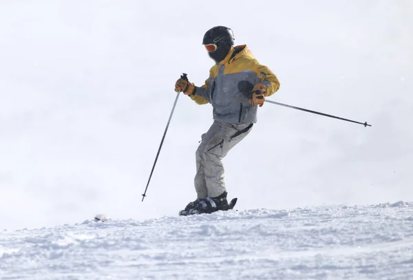 Persona Sciare Sulla Montagna Innevata Inverno — Foto Stock