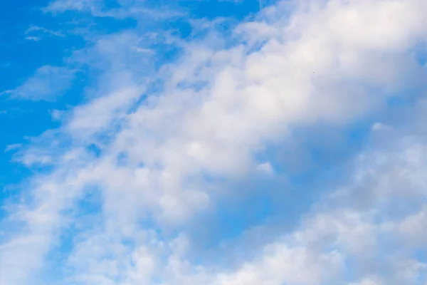 Schöne Wolken Blauen Himmel Park Der Natur — Stockfoto