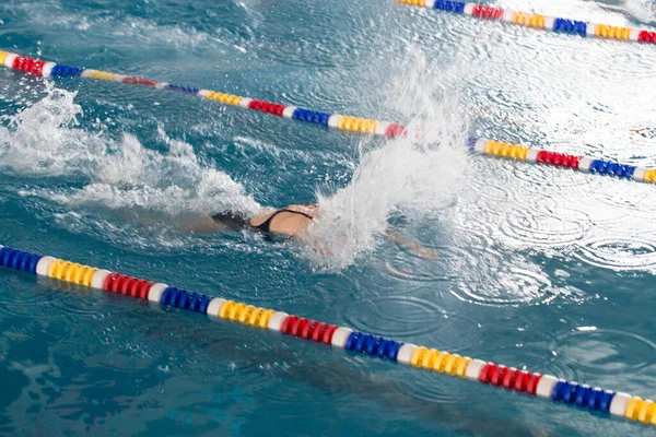 Esporte Movimento Tiro Menina Nadando Piscina — Fotografia de Stock
