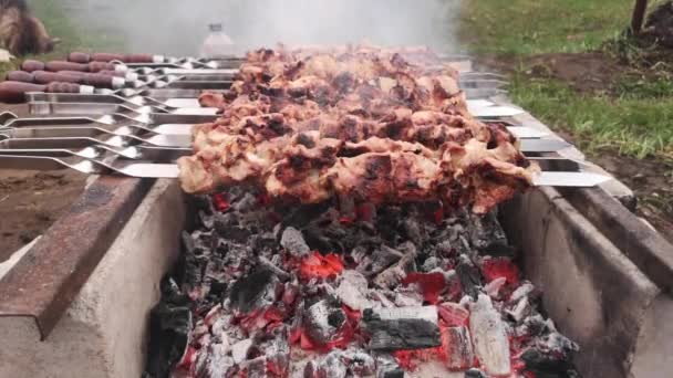 Κοντινό Πλάνο Κρέας Ψήνεται Σουβλάκια — Αρχείο Βίντεο