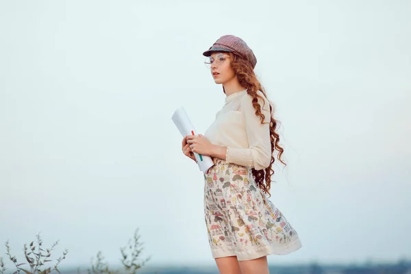 Student oder Schriftsteller über das Naturkonzept — Stockfoto