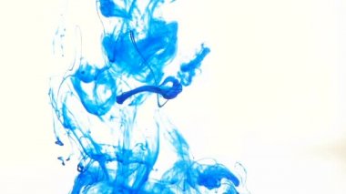 Su sağda beyaz mavi mürekkep