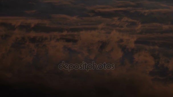蓬松的云层之上的飞行 — 图库视频影像