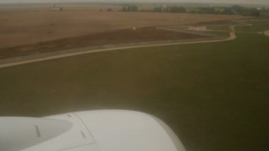 Uçan ve jet uçağa iniş