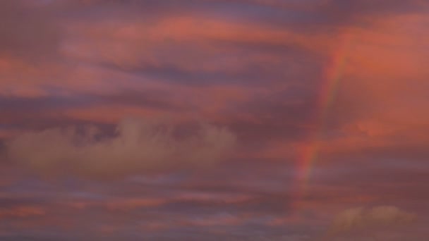 タイムラプスの空にかかる虹 — ストック動画