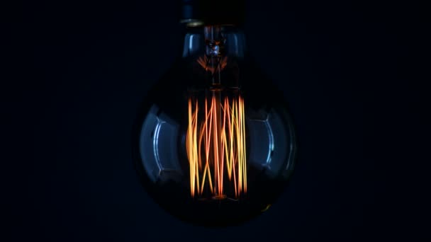 Real Edison light bulb flickering — Stock Video