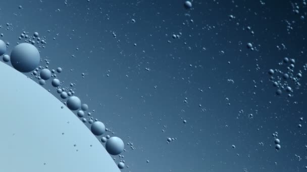 Fond abstrait. barbouillements d'eau, captage. Poussée macro 