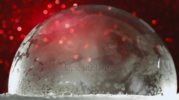 Burbuja congelada con copos de nieve voladores, fondo de vacaciones de invierno , — Vídeos de Stock