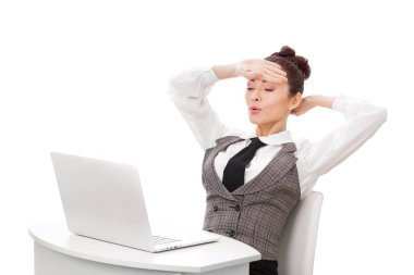 İş bitmiş. İş yerinde iş kadını