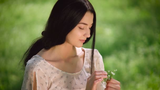 Woman portrait with wild flowers — Stock Video